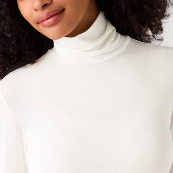 NWT Uniqlo HEATTECH Ultra Light Turtleneck Long Sleeve - Picture 3 of 8